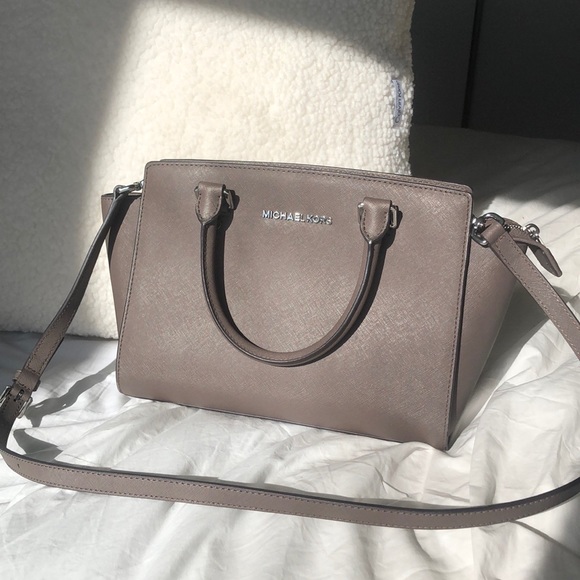 Michael Kors Purse - Picture 1 of 3